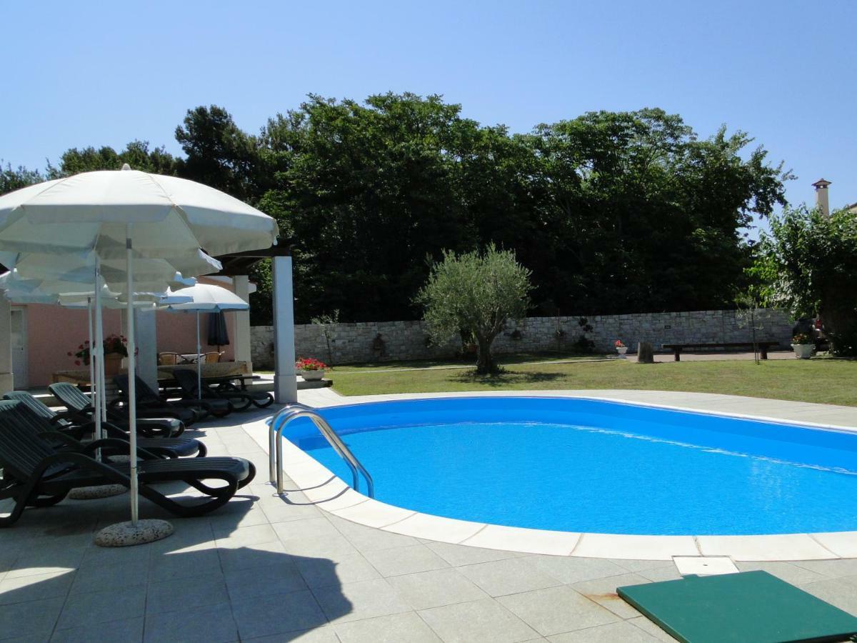 Apartments Villa Maran Umag Buitenkant foto