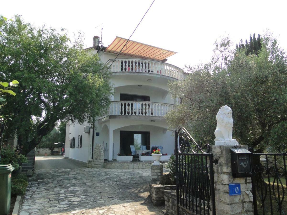 Apartments Villa Maran Umag Buitenkant foto