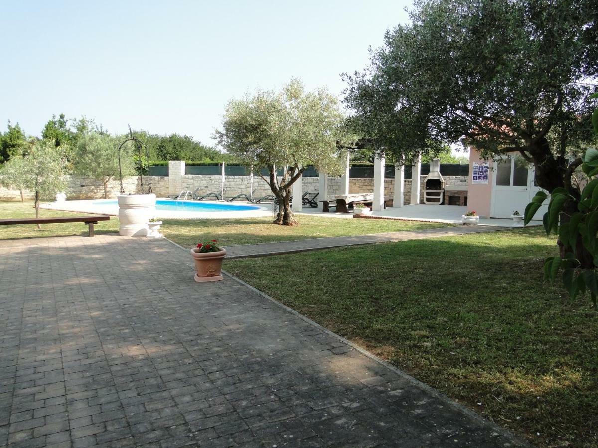 Apartments Villa Maran Umag Buitenkant foto