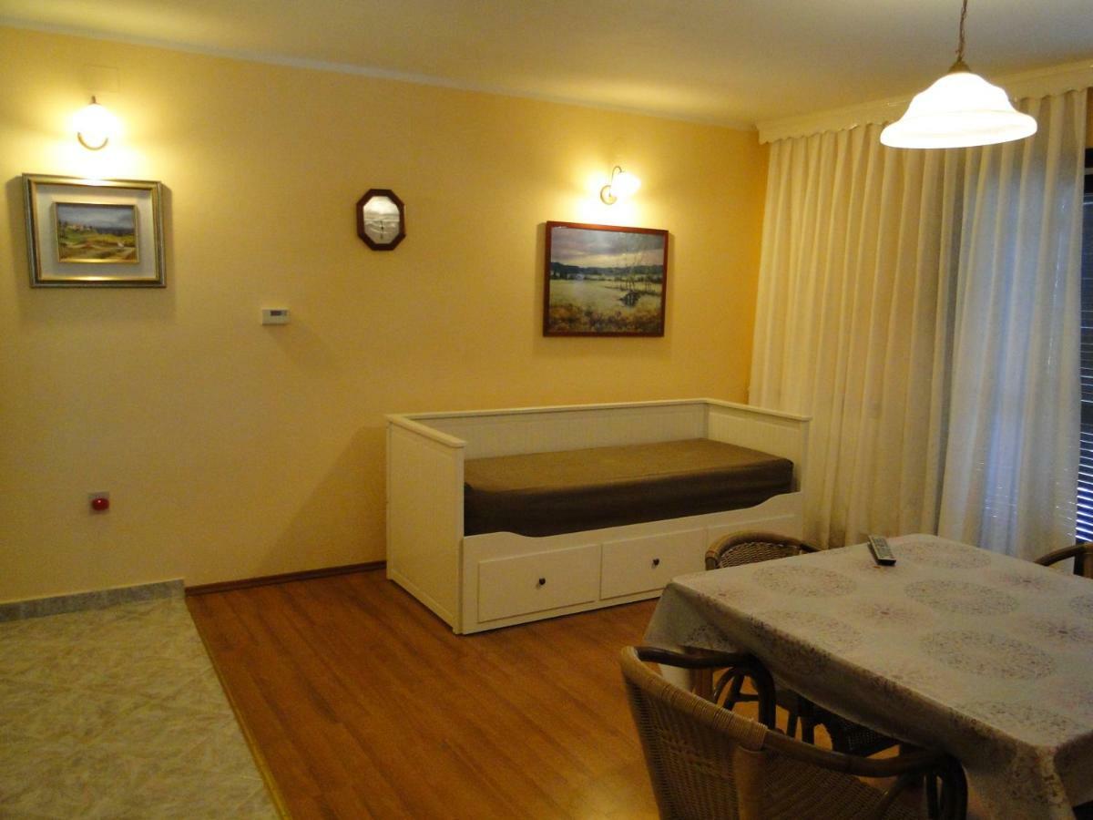 Apartments Villa Maran Umag Buitenkant foto